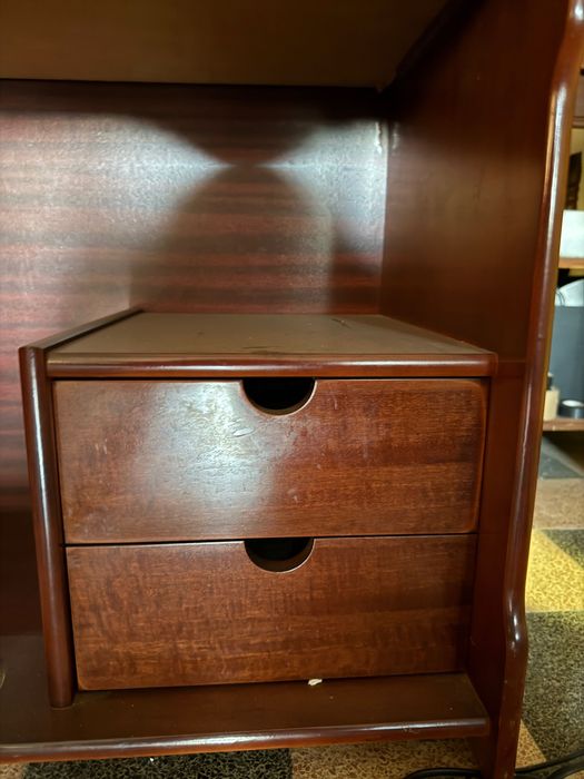 Secretária em madeira mogno