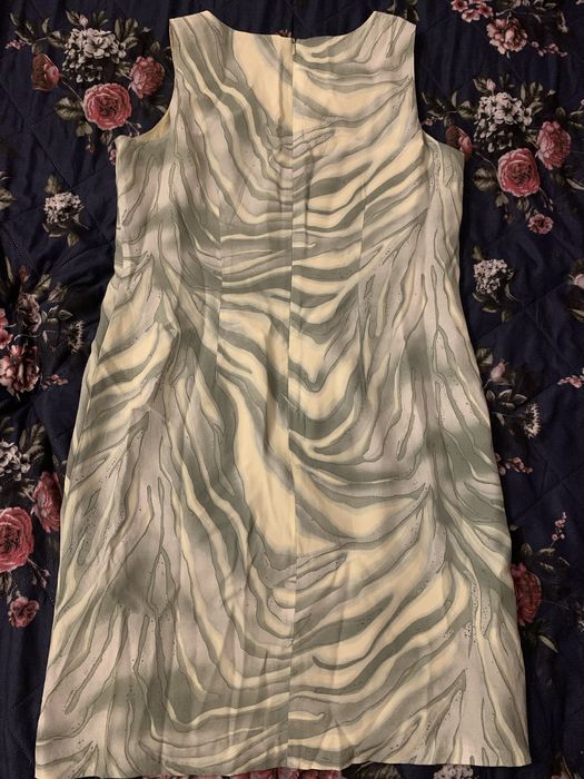 Sukienka letnia, codzienna lub wizytowa.