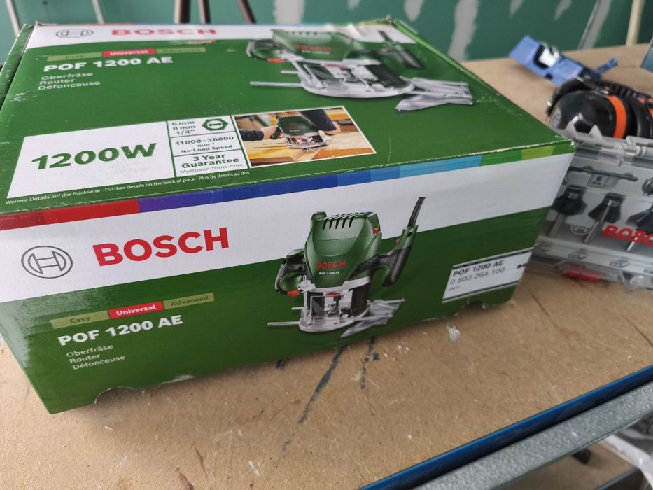 Tupia 1200W POF 1200 AE Bosch + Jogo 6 Fresas 8mm Bosch