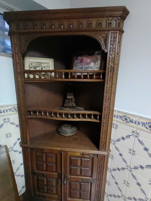 Móvel de Esquina em Madeira Maciça