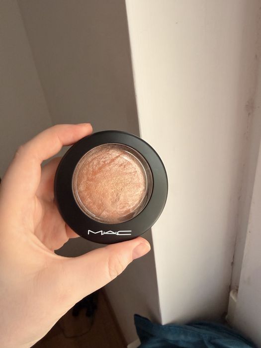 Хайлайтер MAC, відтінок Soft and gentle