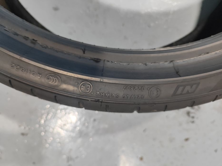 2 pneus semi novos 235-35R20 Pirelli - Oferta dos portes