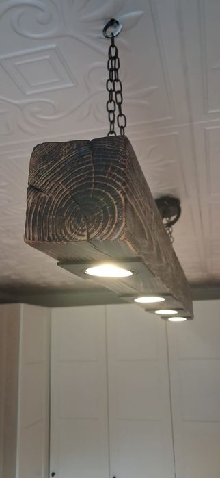 Lampa z belki drewnianej