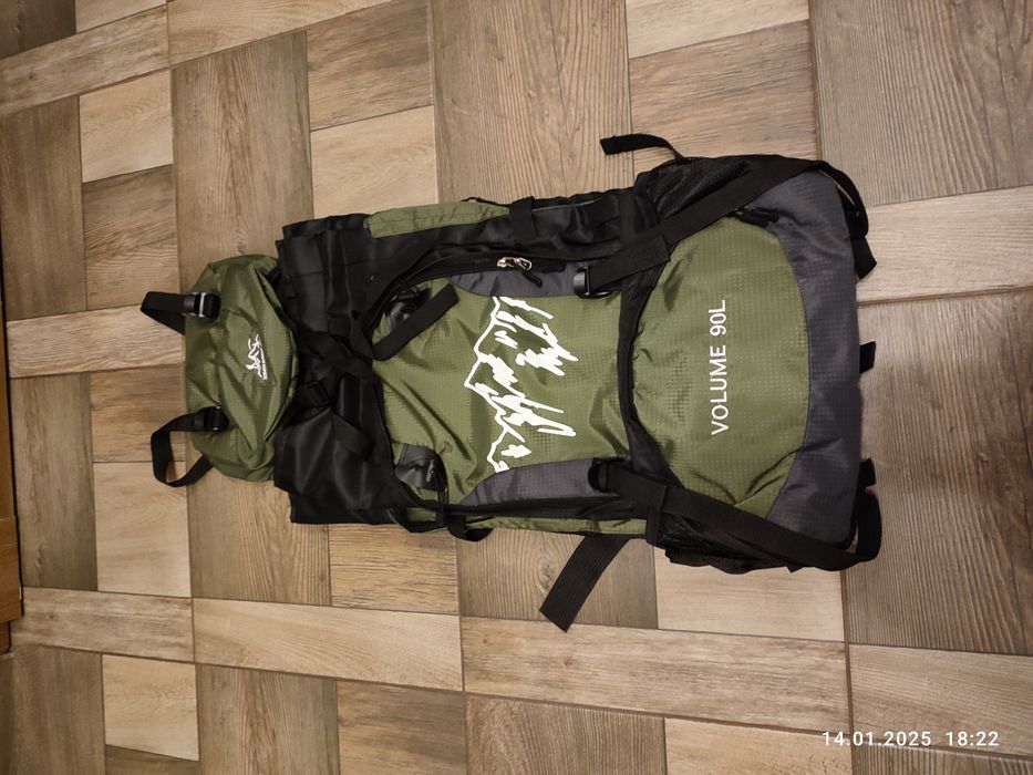 Nowy zielony plecak turystyczny 90L