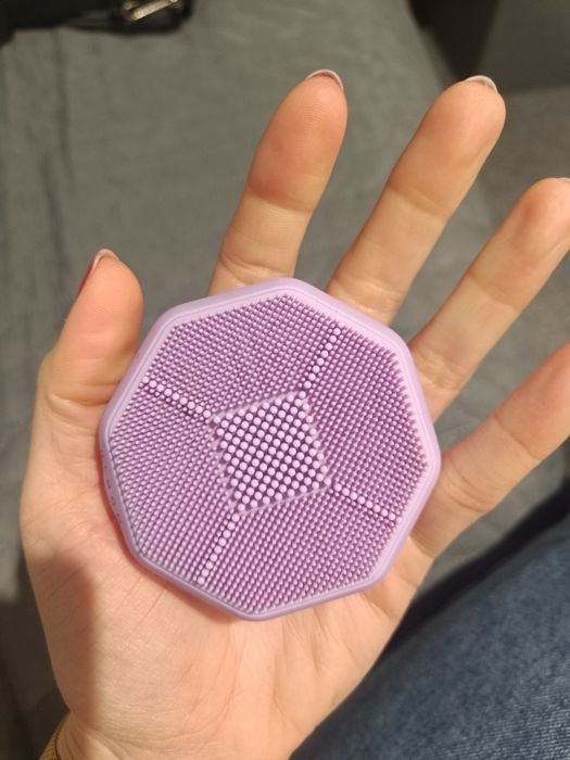 Dispositivo facial de limpeza com massagem e luz