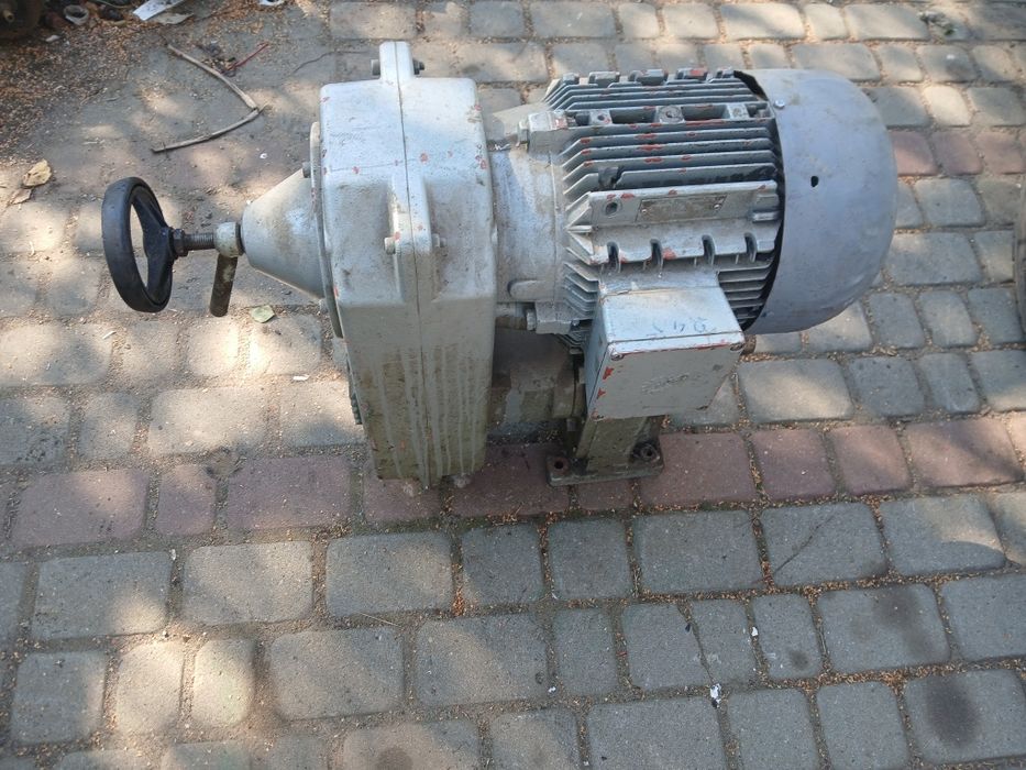 Motoreduktor  5.5 kw z płynną  regulacją