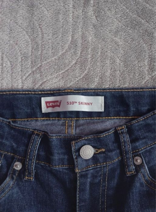 Jeansowe spodnie levis