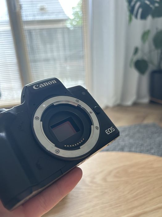 Canon EOS M50 + 15-45mm IS STM | 2x Aku | Stan BDB!