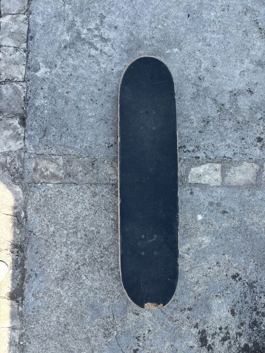 Skate usado e com maracas de uso