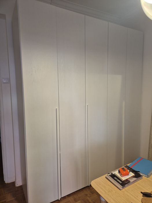 Roupeiro MDF branco, 5 portas batentes