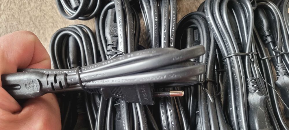 Кабель Мережевий (2 pin бінокль) двопіновий 220V 220 В Шнур для Портативної та Побутової Техніки 1.5 метра. IEC320-C7, євровилка. Є кількість!