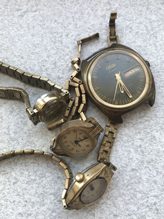 Часы позолоченные в колличестве 4 штук