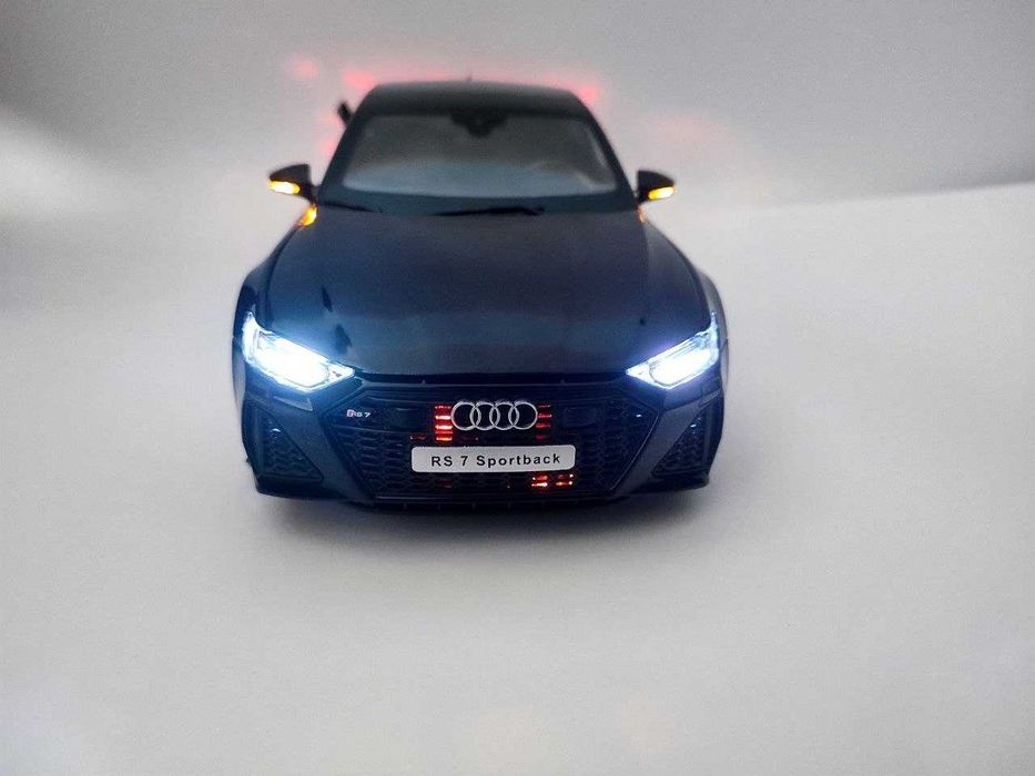 Металева колекційна модель Audi RS7 Sportback 1:18 з пультом-брелоком преміальна ліцензована в оригінальній коробці