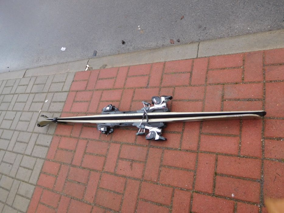 narty z kijkami w dobrym stanie