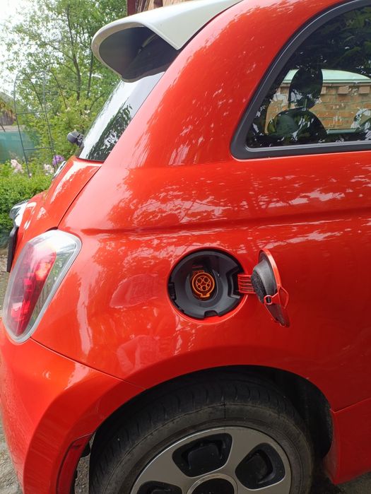 Автомобіль Fiat 500е