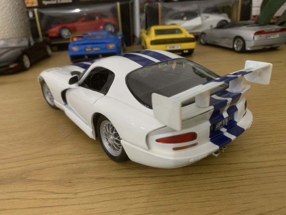 Model Maisto Dodge Viper GTS 1:18 stan idealny