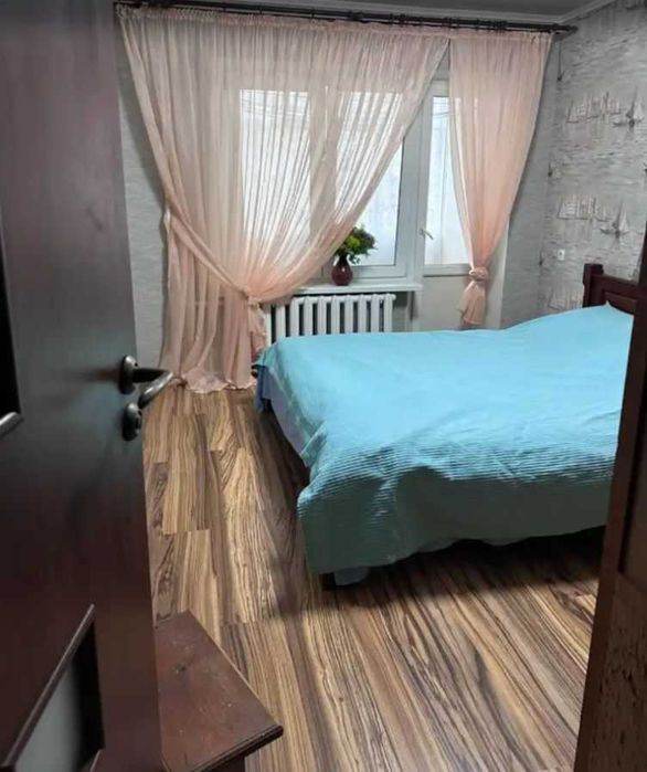 3 кім 65 м2 СЕРЕДНІЙ поверх багатоповерхівки ТОПОЛЬ (718758)