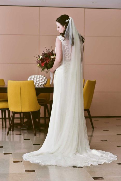 Vestido de Noiva Elegante e Cheio de Detalhes – UK 12