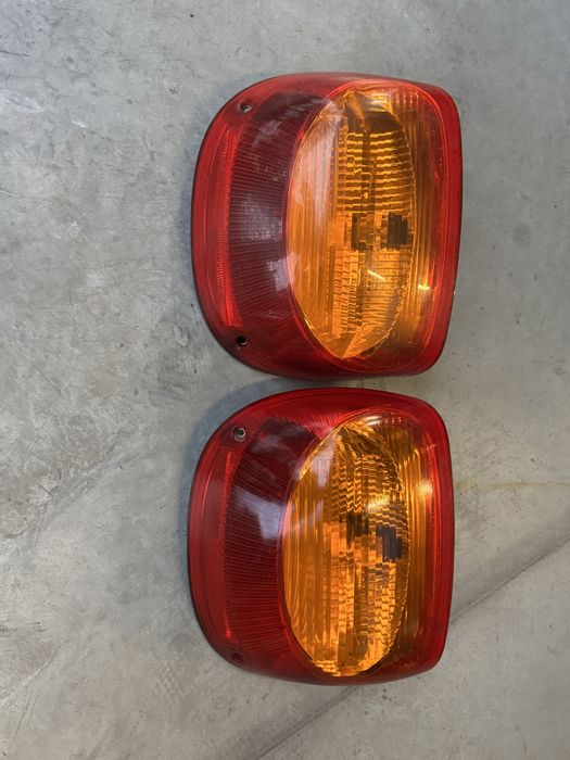 Sprzedam 2x orginalne  lampy tylne john deere.