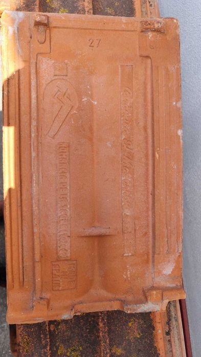 Telhas Cerâmicas de Encaixe (Lusa / Marselha)