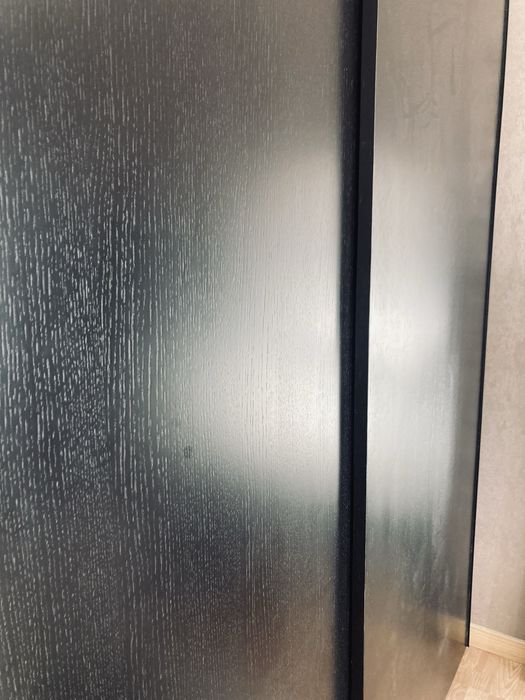 Roupeiro preto portas de correr