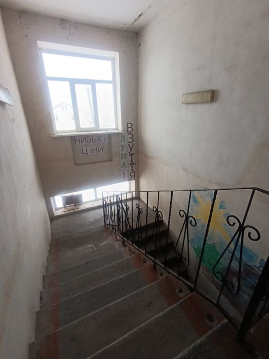 Продаж  Двоповерхової будівлі під комерцію в центрі Димера