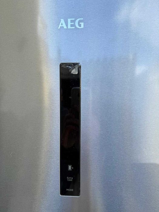 Frigorífico AEG RKB638E2MX com novo