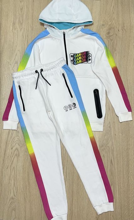 В идеале.Модный нарядный спортивный  костюм для девочки 10-11 лет