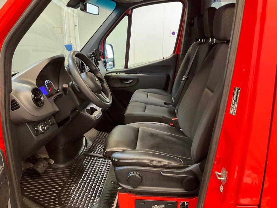 MERSEDES eSprinter electrica 54kw 200km 11м3