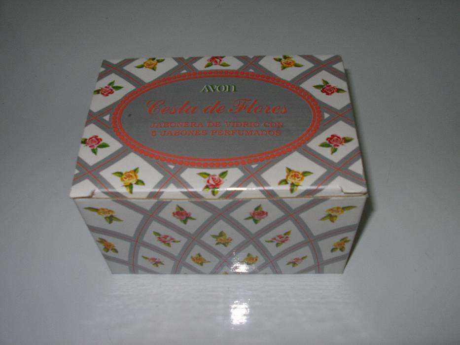 Cesta de Vidro com SABONETES, Avon