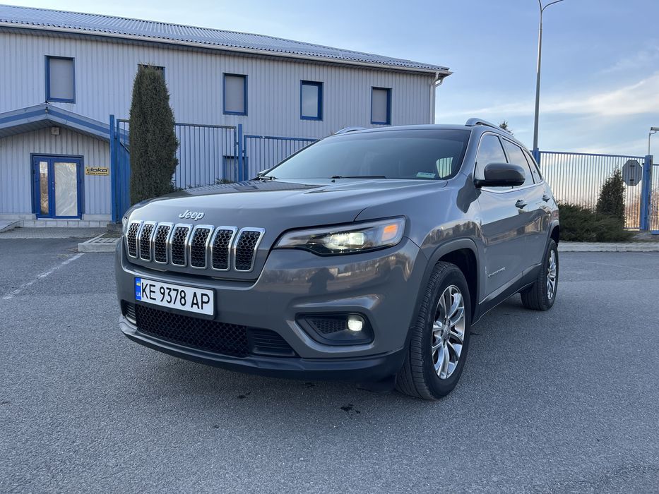 Jeep Cherokee 2019г Не бит Не фарбован Restaling