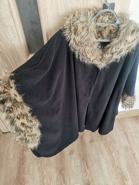 Peleryna z korzuszkiem