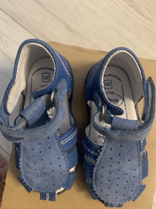 Niebieskie sandalki r 20