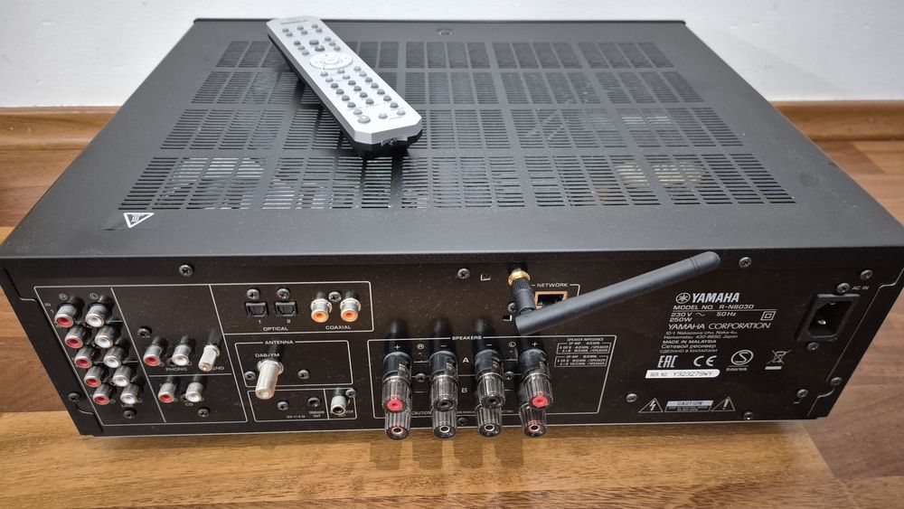 Amplituner stereo Yamaha R-N803D