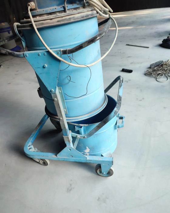 Продам промисловий пилосос