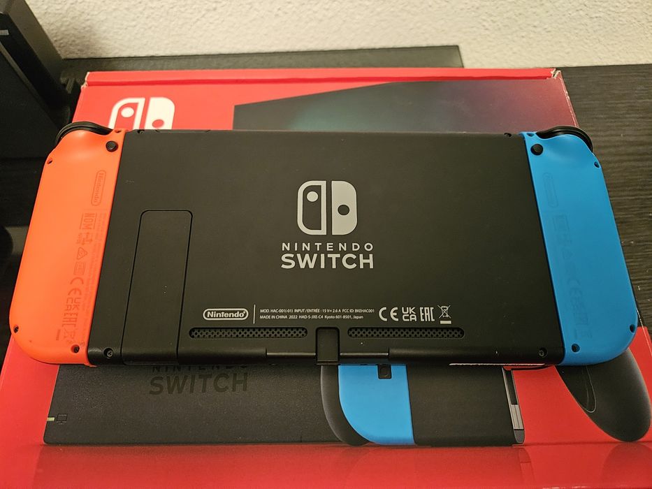 Nintendo Switch V2 + FIFA23 + Acessórios + Bolsa