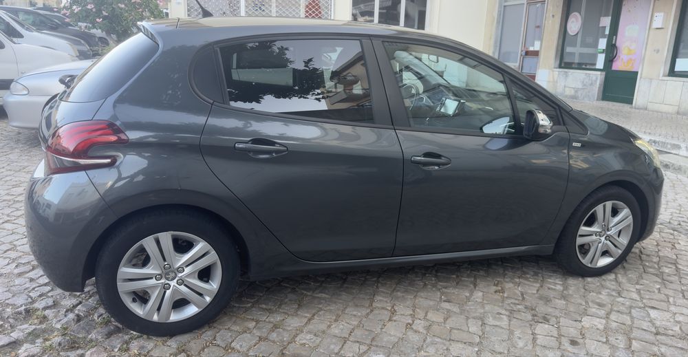 Peugeot 208 Active 1.2 PureTech 82cv – 2016 | Apenas 75.000 km