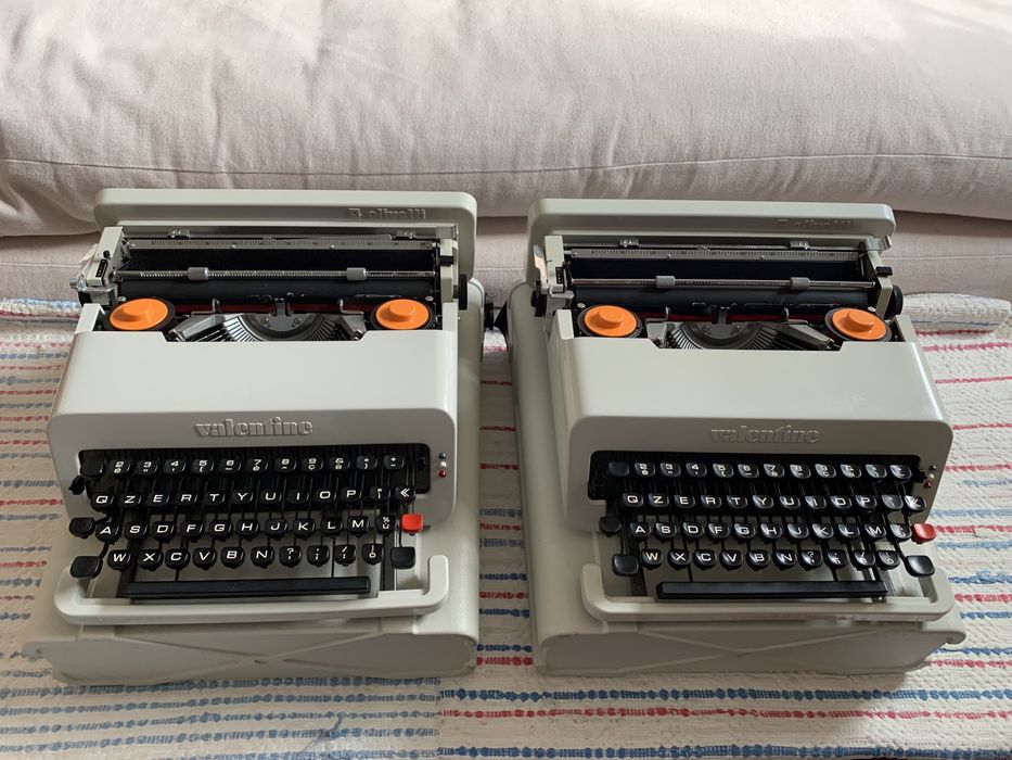 2 máquinas de escrever Olivetti Valentine brancas