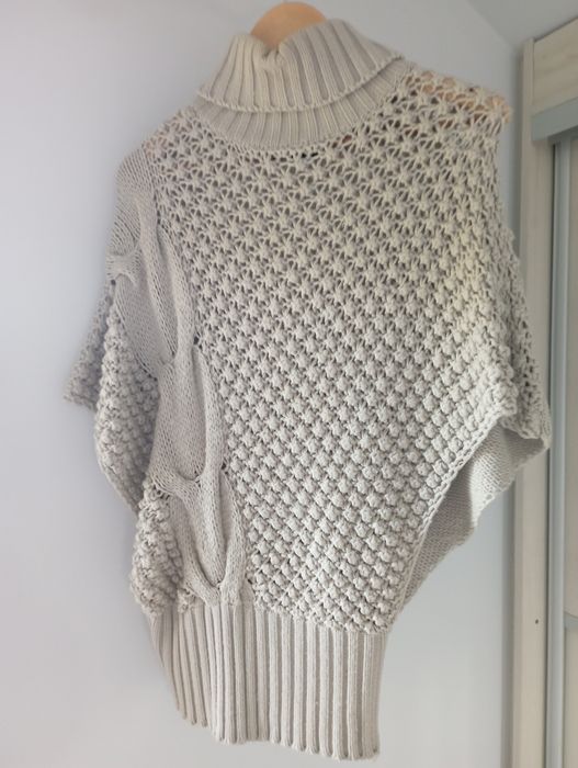 Poncho/narzutka z golfem Reserved r.S