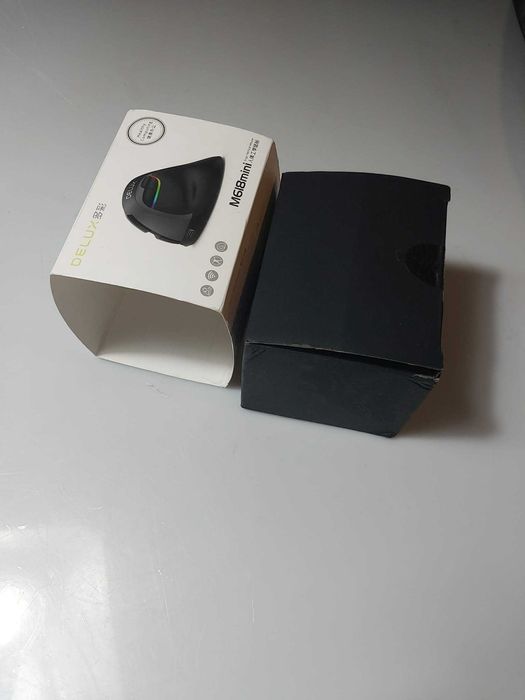 Bezprzewodowa mysz pionowa Delux M618Mini DB BT+2.4G 2400DPI Czarna