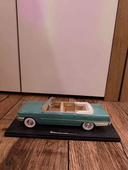 Model - Ził 111D - skala 1:24 - hachette