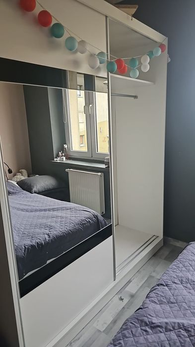 Szafa dwudrzwiowa z lustrem