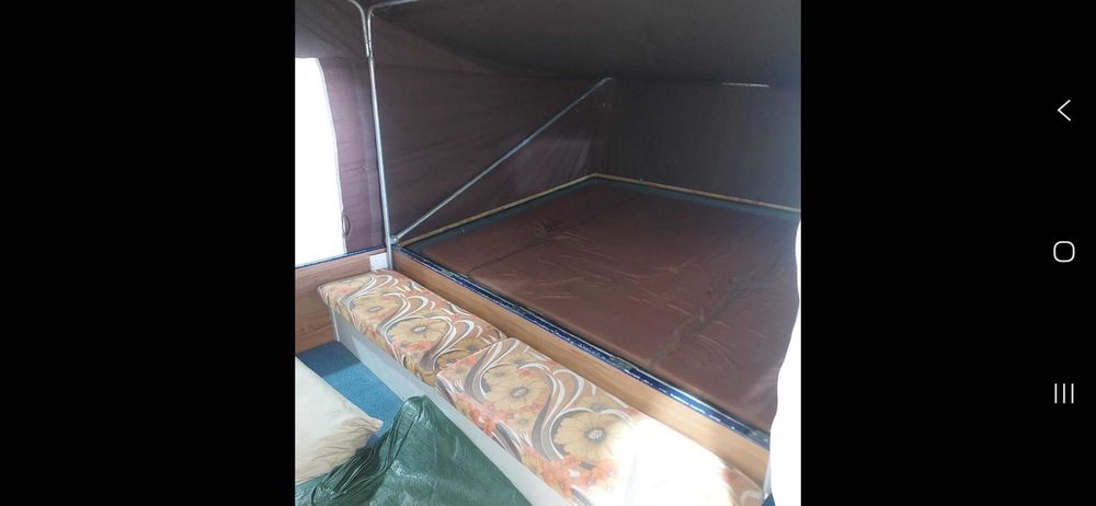Auto tenda em bom estado geral, esta equipada, praticamente nova..