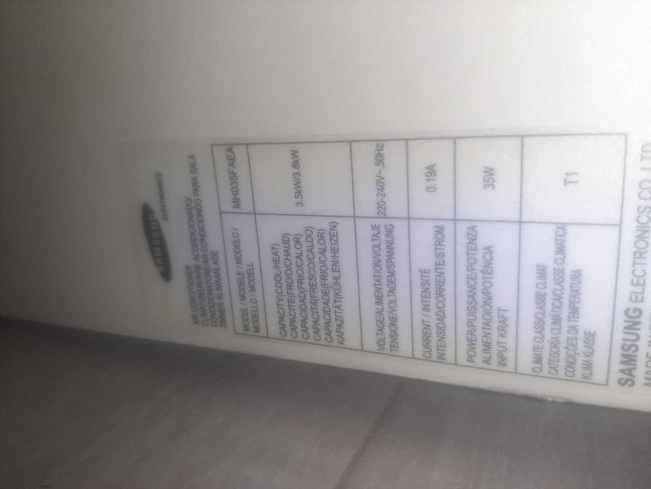 Máquinas Ar Condicionado multisplit Samsung com comandos e suportes