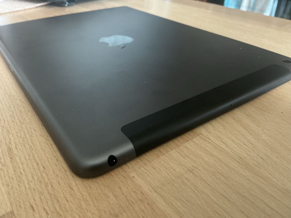 Tablet Apple iPad 9 gen. 64GB / 4G LTE / A13 Bionic 10.2" 3K UHD 2160x1620 Retina IOS