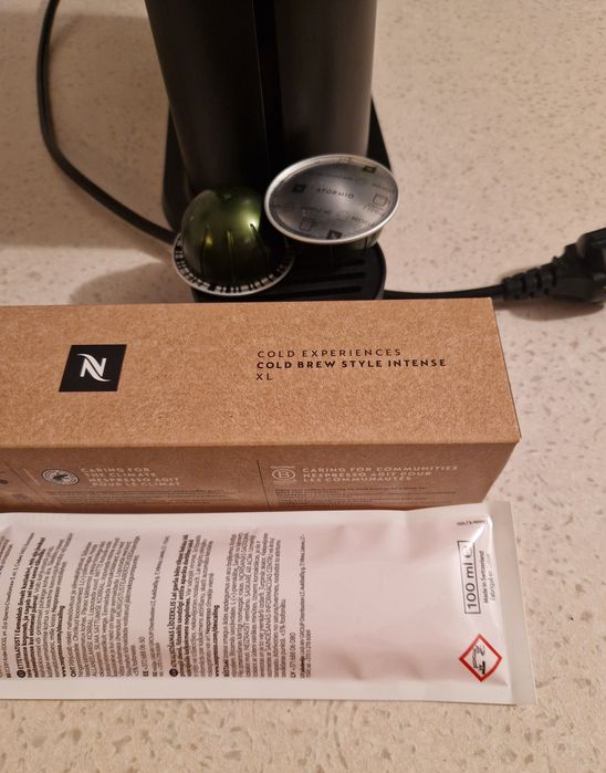 Ekspress Nespresso Vertuo Next + kapsułki + odkamieniacz