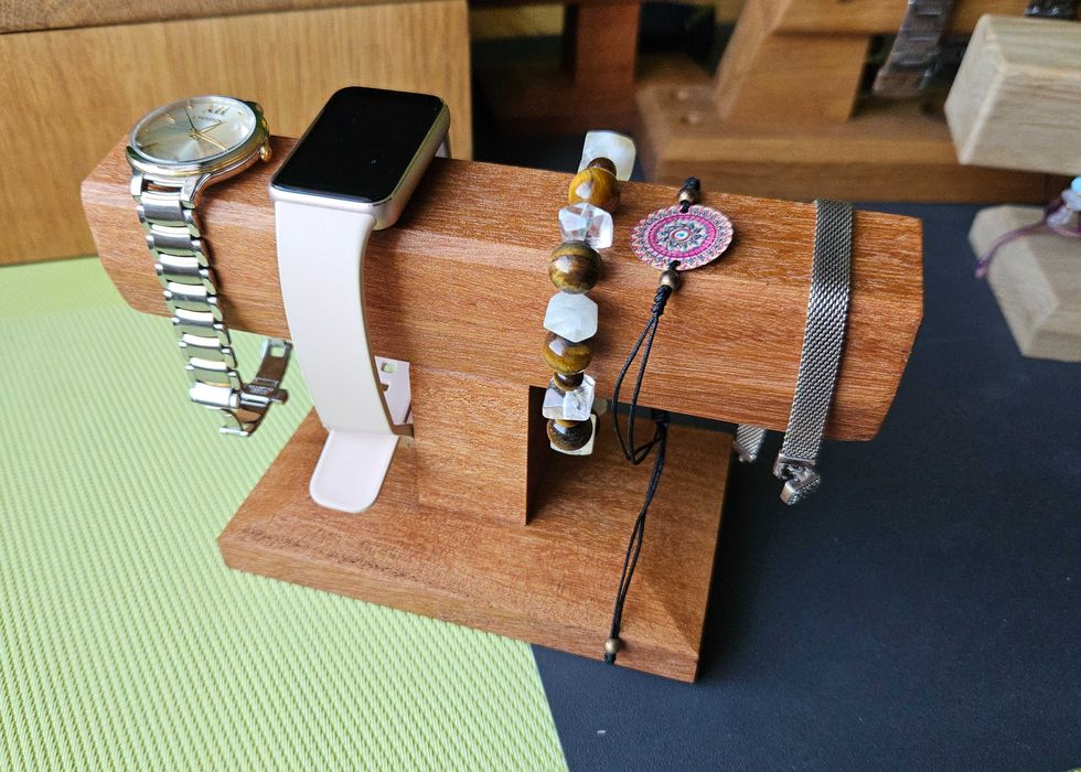 Stojak ekspozytor na zegarki bransoletki drewno Bangkirai olejowany B