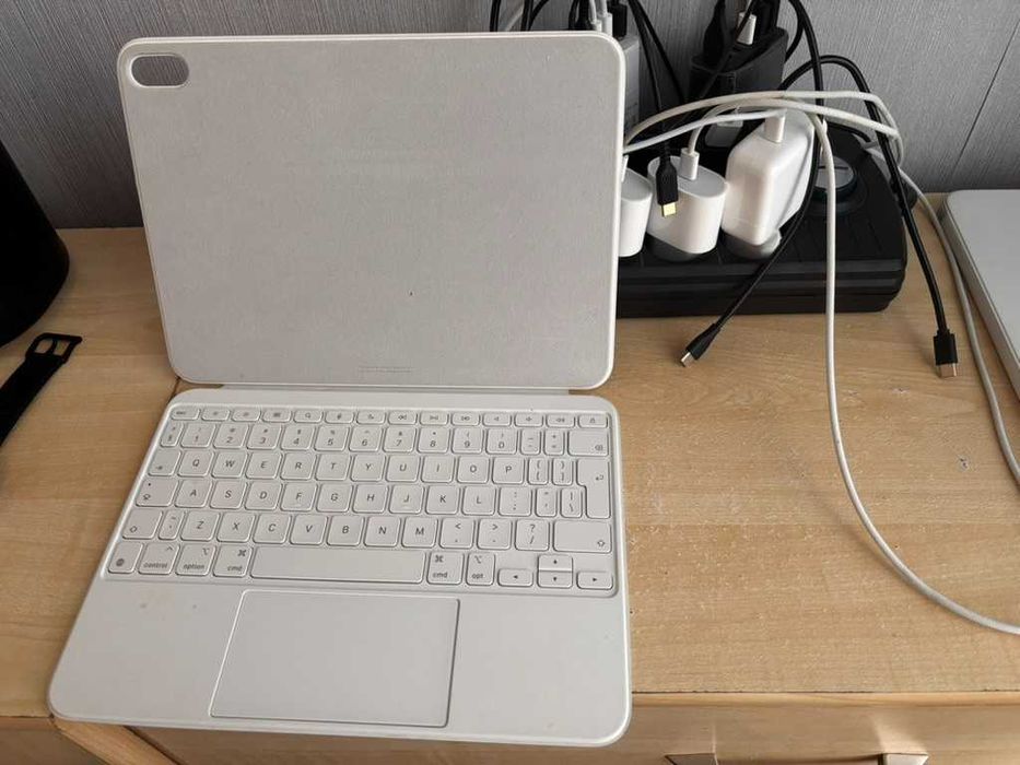 Apple iPad 10 generacji plus  klawiatura Apple na gwarancji