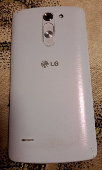 Телефон LG на деталі