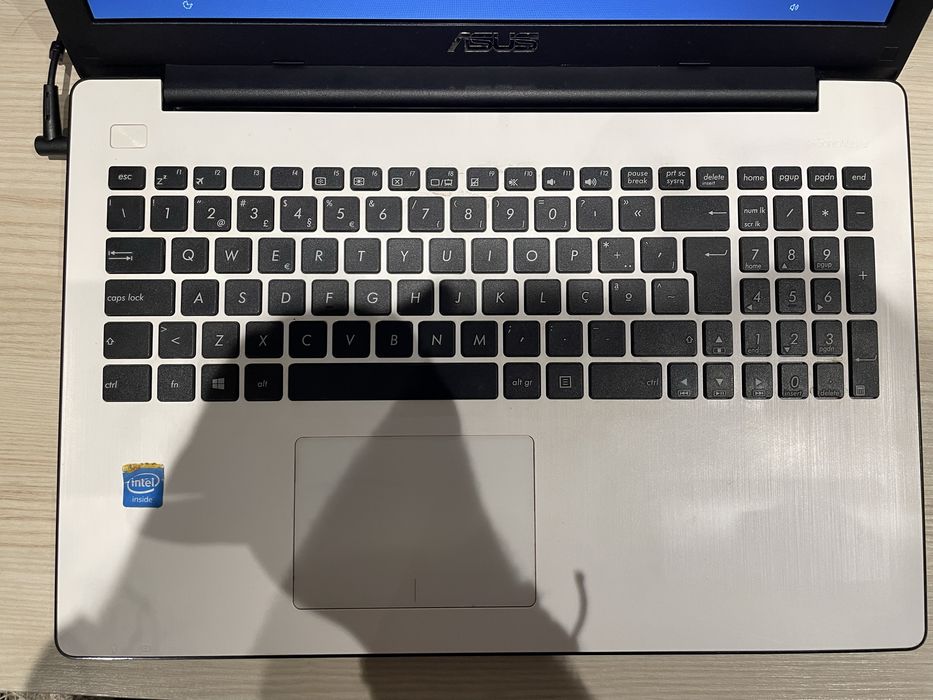 ASUS F553M Branco